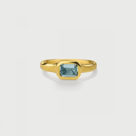 Rectangular Cushion Aquamarine Ring in 18K Yellow Gold-AlmaDiPietra