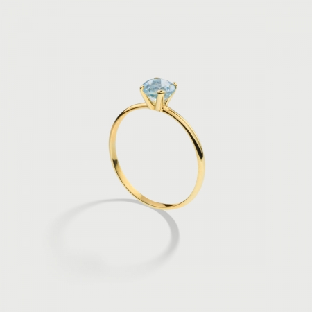 Solitaire Sky Blue Topaz Ring in 14K Yellow Gold-AlmaDiPietra