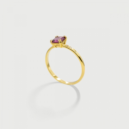 Pink Tourmaline Solitaire Ring in 18K Yellow Gold-AlmadiPIetra
